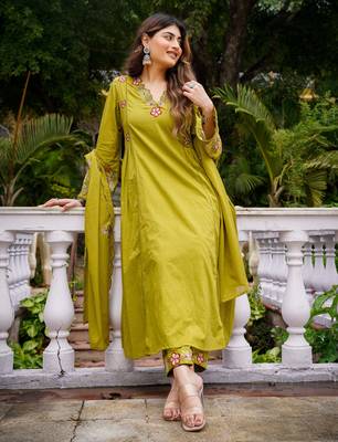  olive green embroidered chanderi silk blend kurta set with dupatta & pant for women 5