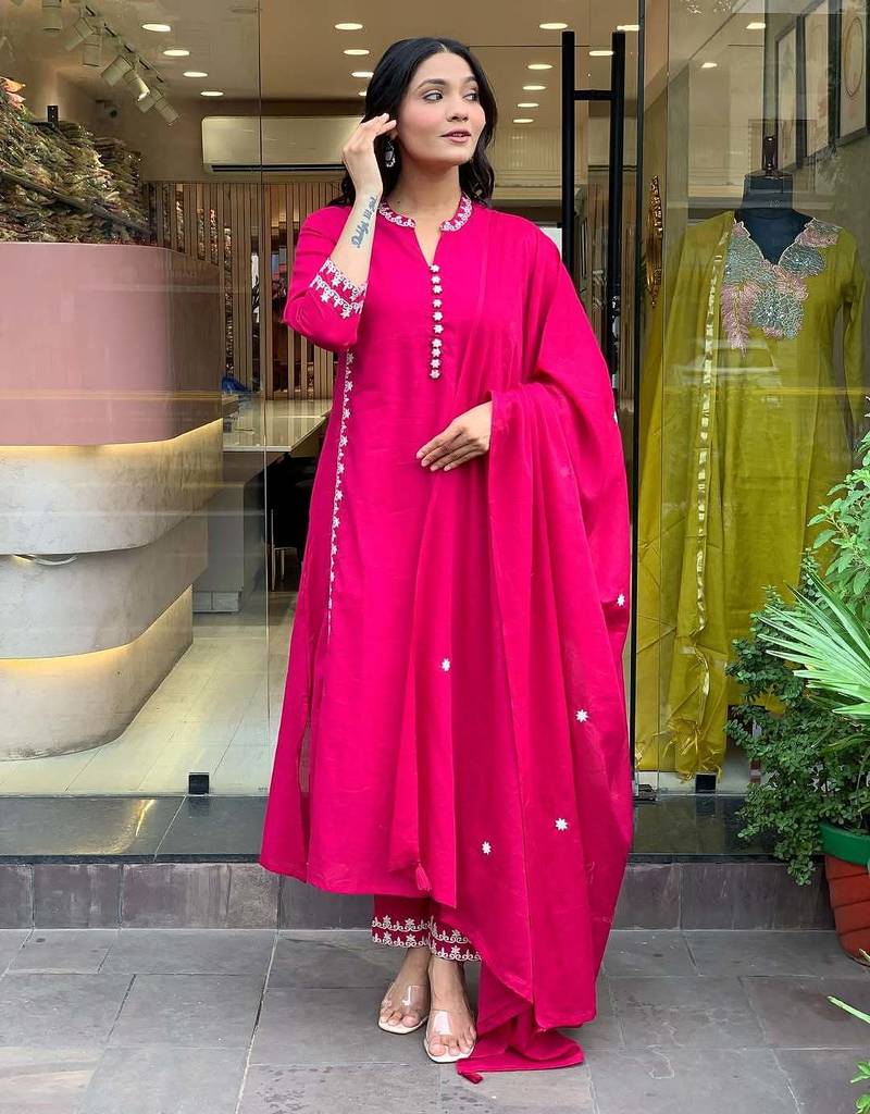 Pink embroidered chanderi kurta set with  dupatta & pant for women