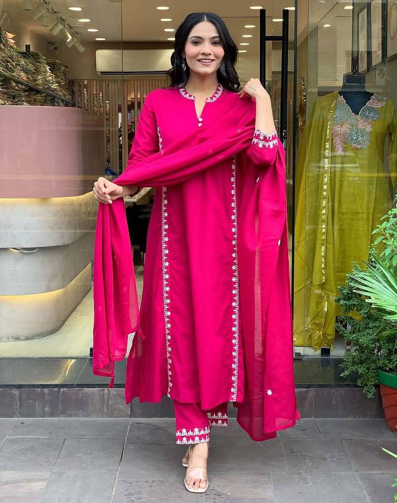 Pink embroidered chanderi kurta set with  dupatta & pant for women