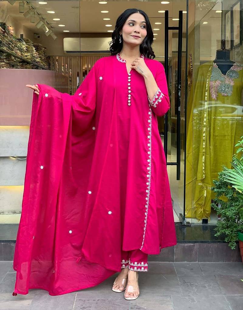 Pink embroidered chanderi kurta set with  dupatta & pant for women