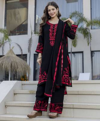 Black georgette kurta set with red embroidery comes with dupatta & pant 1