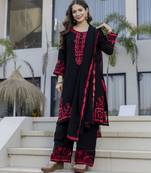 Black georgette kurta set with red embroidery comes with dupatta & pant