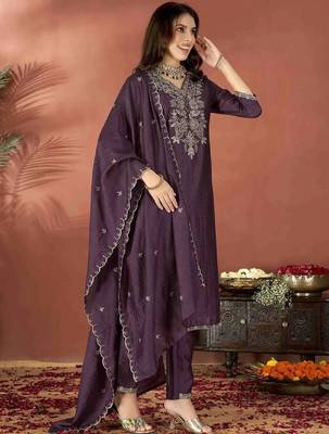 Wine embroidered vichitra kurta set with dupatta & pant 2