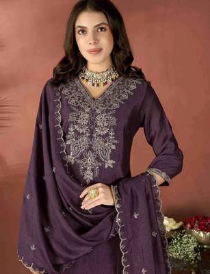 Wine embroidered vichitra kurta set with dupatta & pant 5