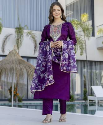 Purple embroidered chanderi cotton kurta set with dupatta & pant 3