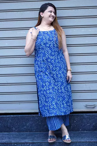 indigo printed sleeveless kurti with striped kurta set