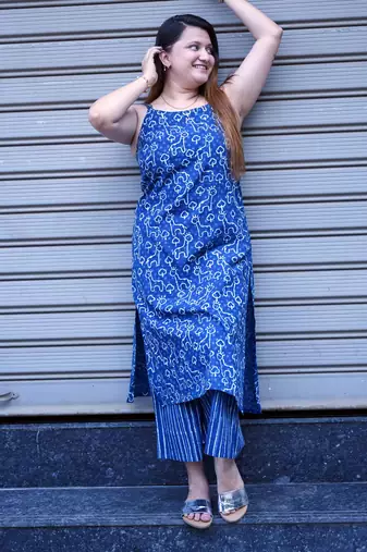 indigo printed sleeveless kurti with striped kurta set