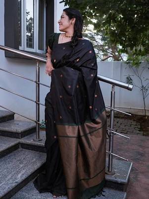 Black silk blend banarasi saree with unstitched blouse piece 3