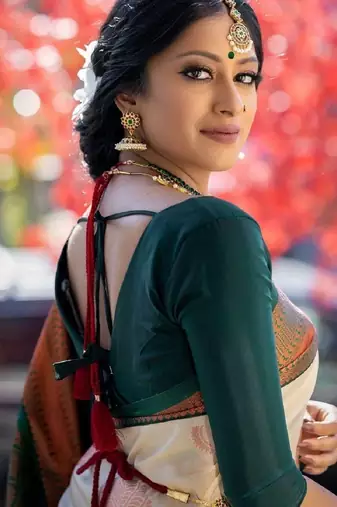 Cream green silk blend banarasi saree with unstitched blouse piece