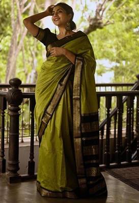 Parrot green silk blend banarasi saree with unstitched blouse piece 2