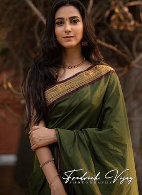 Mehendi red silk blend banarasi saree with unstitched blouse piece 1