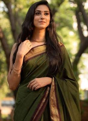 Mehendi red silk blend banarasi saree with unstitched blouse piece 5