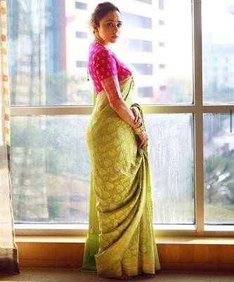 Parrot pink silk blend banarasi saree with unstitched blouse piece 1