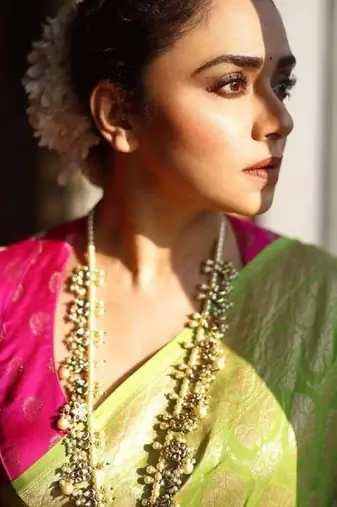 Parrot pink silk blend banarasi saree with unstitched blouse piece