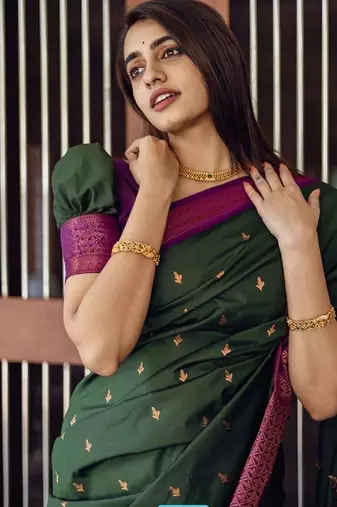 Green silk blend banarasi saree with unstitched blouse piece