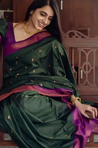 Green silk blend banarasi saree with unstitched blouse piece