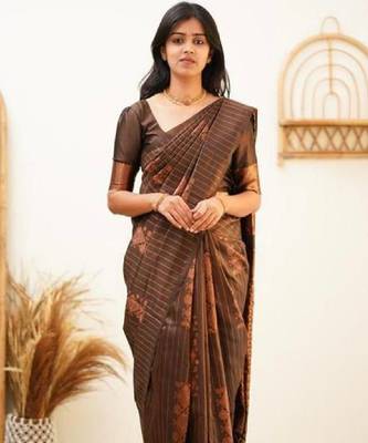 Brown silk blend banarasi saree with unstitched blouse piece 3