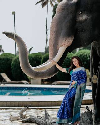 Blue green silk blend banarasi saree with unstitched blouse piece 4
