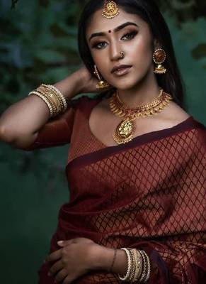 Maroon silk blend banarasi saree with unstitched blouse piece 3