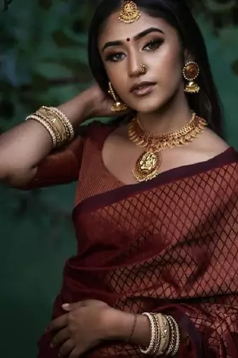 Maroon silk blend banarasi saree with unstitched blouse piece