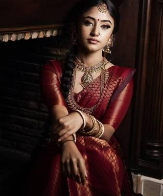Maroon silk blend banarasi saree with unstitched blouse piece 5