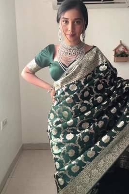 Green linen blend banarasi saree with unstitched blouse piece 3