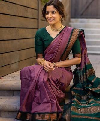 Onion green silk blend banarasi saree with unstitched blouse piece 3
