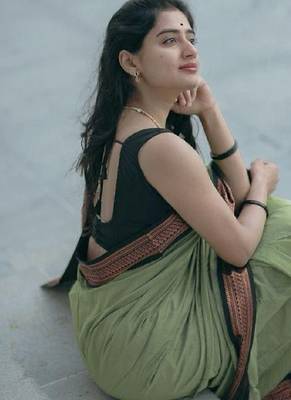 Parrot green silk blend banarasi saree with unstitched blouse piece 4