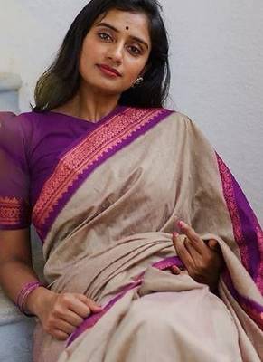 Cream purple silk blend banarasi saree with unstitched blouse piece 5