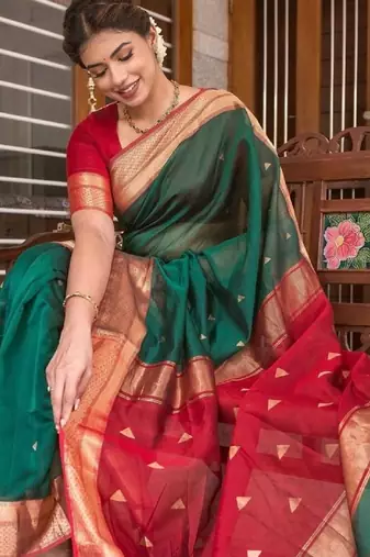 Green red silk blend banarasi saree with unstitched blouse piece