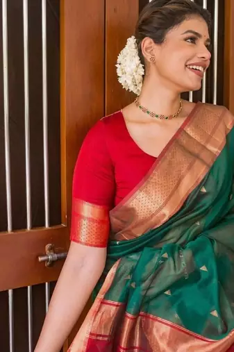 Green red silk blend banarasi saree with unstitched blouse piece