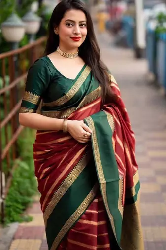 Red green silk blend banarasi saree with unstitched blouse piece