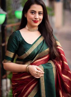 Red green silk blend banarasi saree with unstitched blouse piece 1
