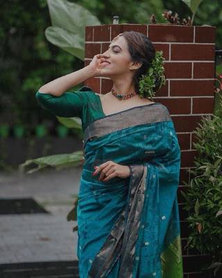 Turquoise green linen blend banarasi saree with unstitched blouse piece 2