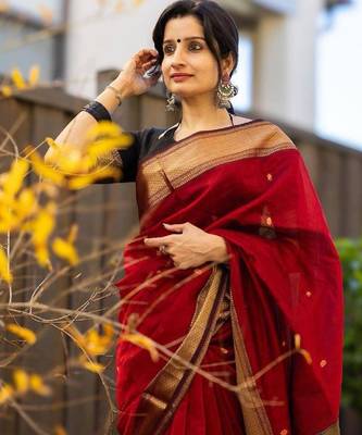 Red black linen blend banarasi saree with unstitched blouse piece 2