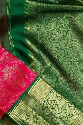 Red green silk blend banarasi saree with unstitched blouse piece