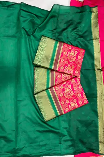 Red green silk blend banarasi saree with unstitched blouse piece