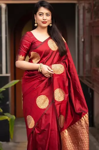 Red silk blend banarasi saree with unstitched blouse piece