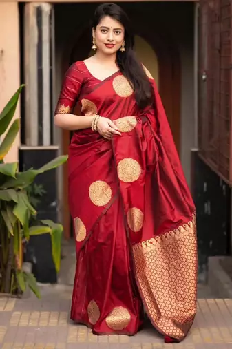 Red silk blend banarasi saree with unstitched blouse piece