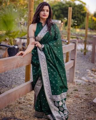 Green silk blend banarasi saree with unstitched blouse piece 3