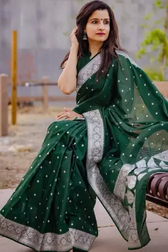 Green silk blend banarasi saree with unstitched blouse piece