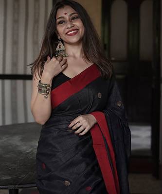 Black linen blend banarasi saree with unstitched blouse piece 4