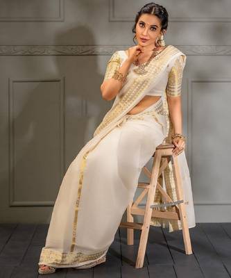 Off white silk blend banarasi saree with unstitched blouse piece 2