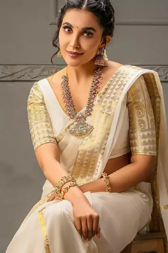 Off white silk blend banarasi saree with unstitched blouse piece