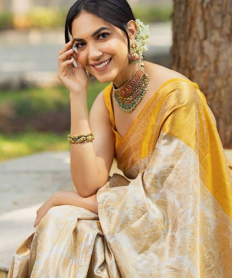 Off white soft silk blend banarasi jacuard work designer party wear saree with unstitched blouse piece