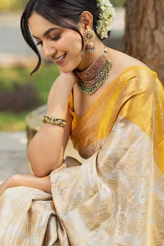 Off white silk blend banarasi saree with unstitched blouse piece
