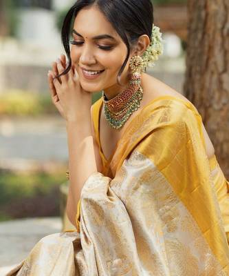 Off white silk blend banarasi saree with unstitched blouse piece 5