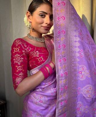 Lavender pink silk blend banarasi saree with unstitched blouse piece 3