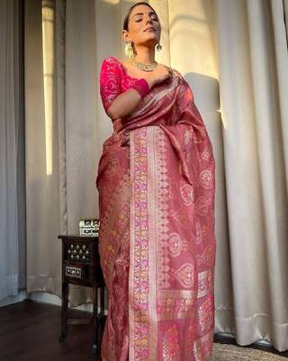 Peach pink silk blend banarasi saree with unstitched blouse piece 2
