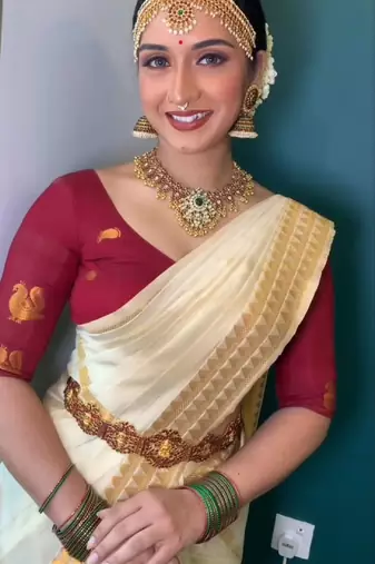 White red silk blend banarasi saree with unstitched blouse piece